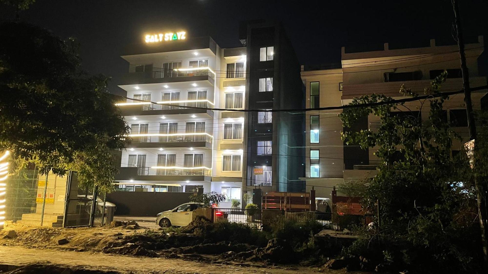 Saltstayz Studio Apartment - Near Artemis & Medanta Hospital Gurgaon Extérieur photo